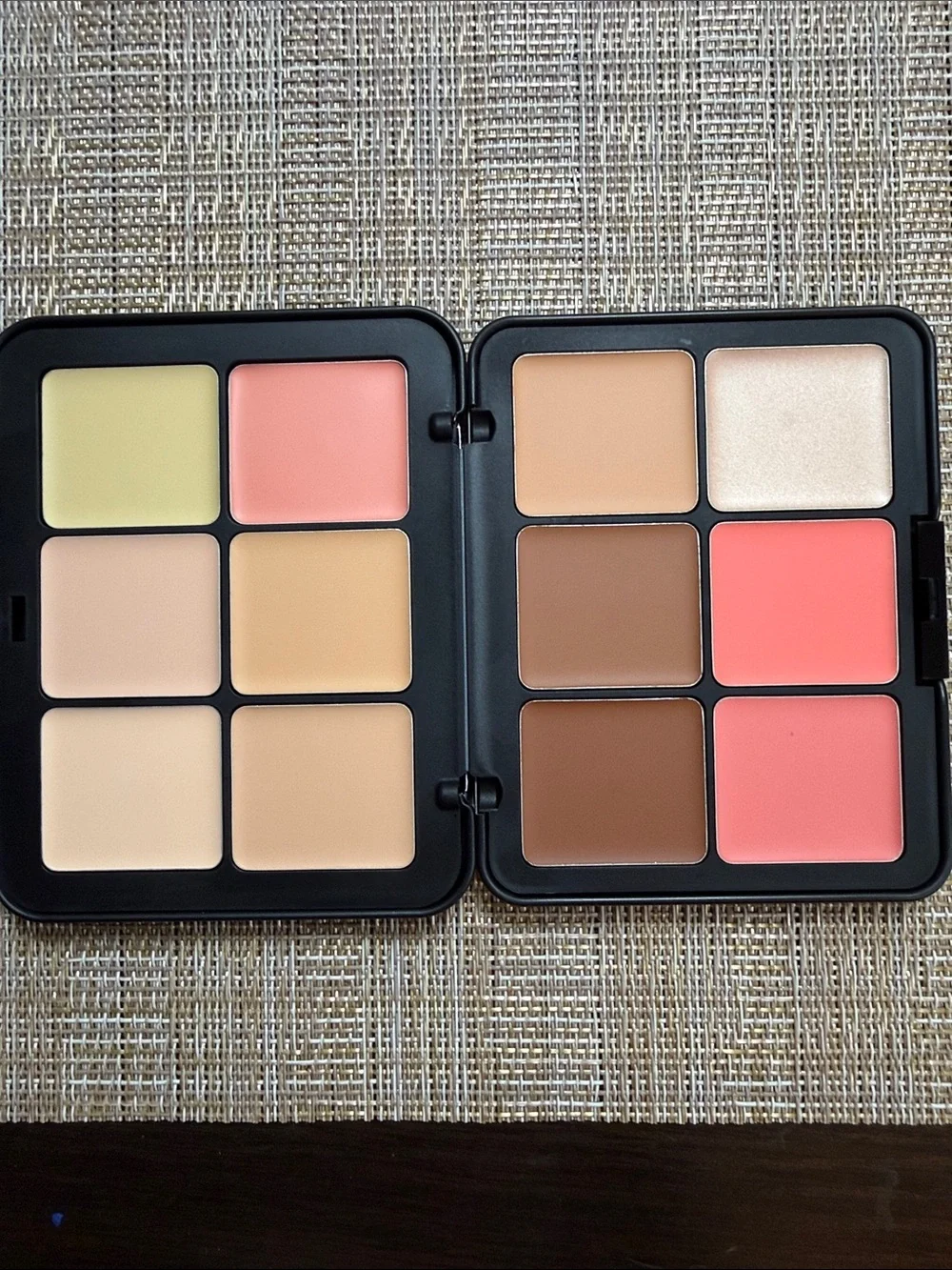 Make Up For Ever HD Skin Palette - Black with White Accent